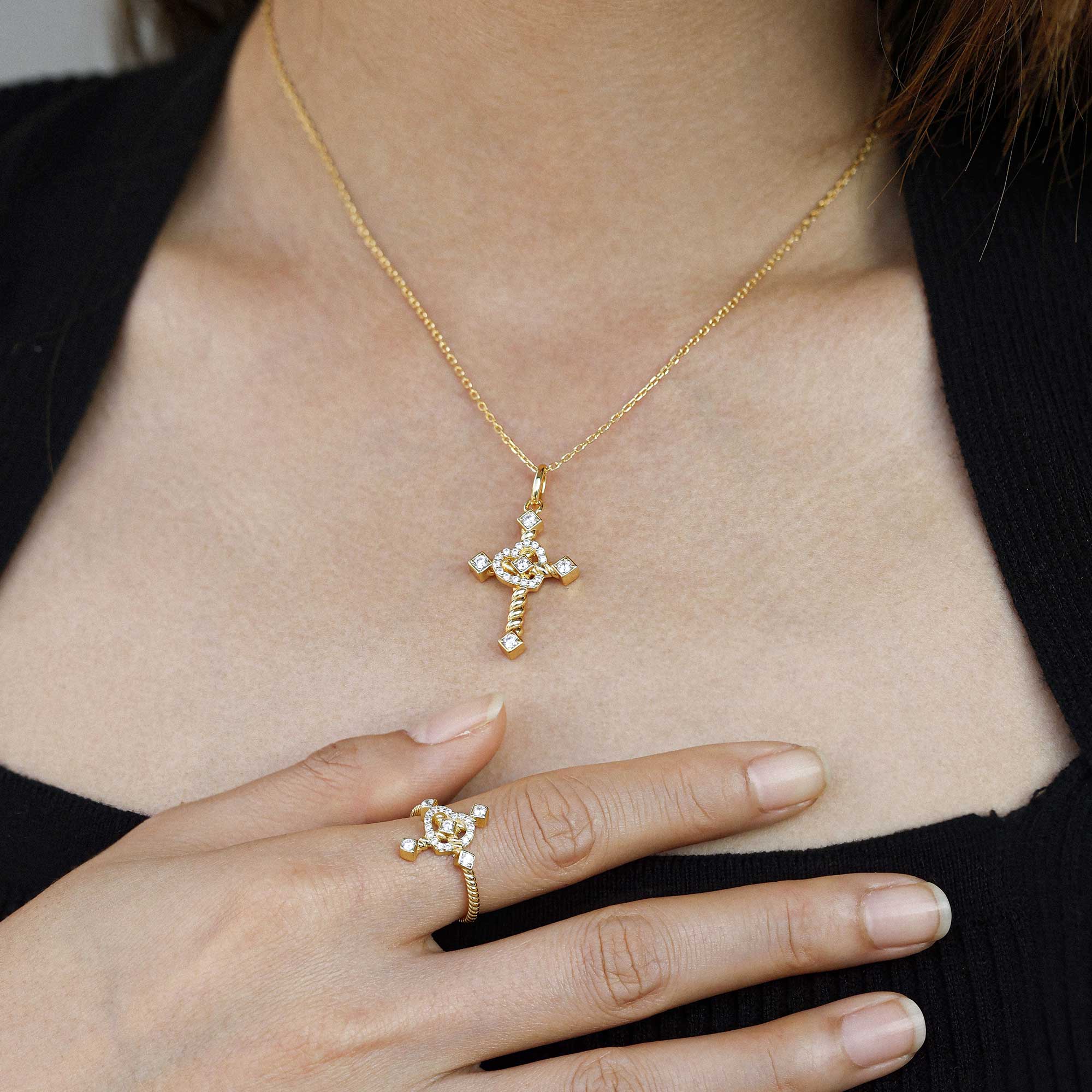 Kordelring mit Herz-Kreuz