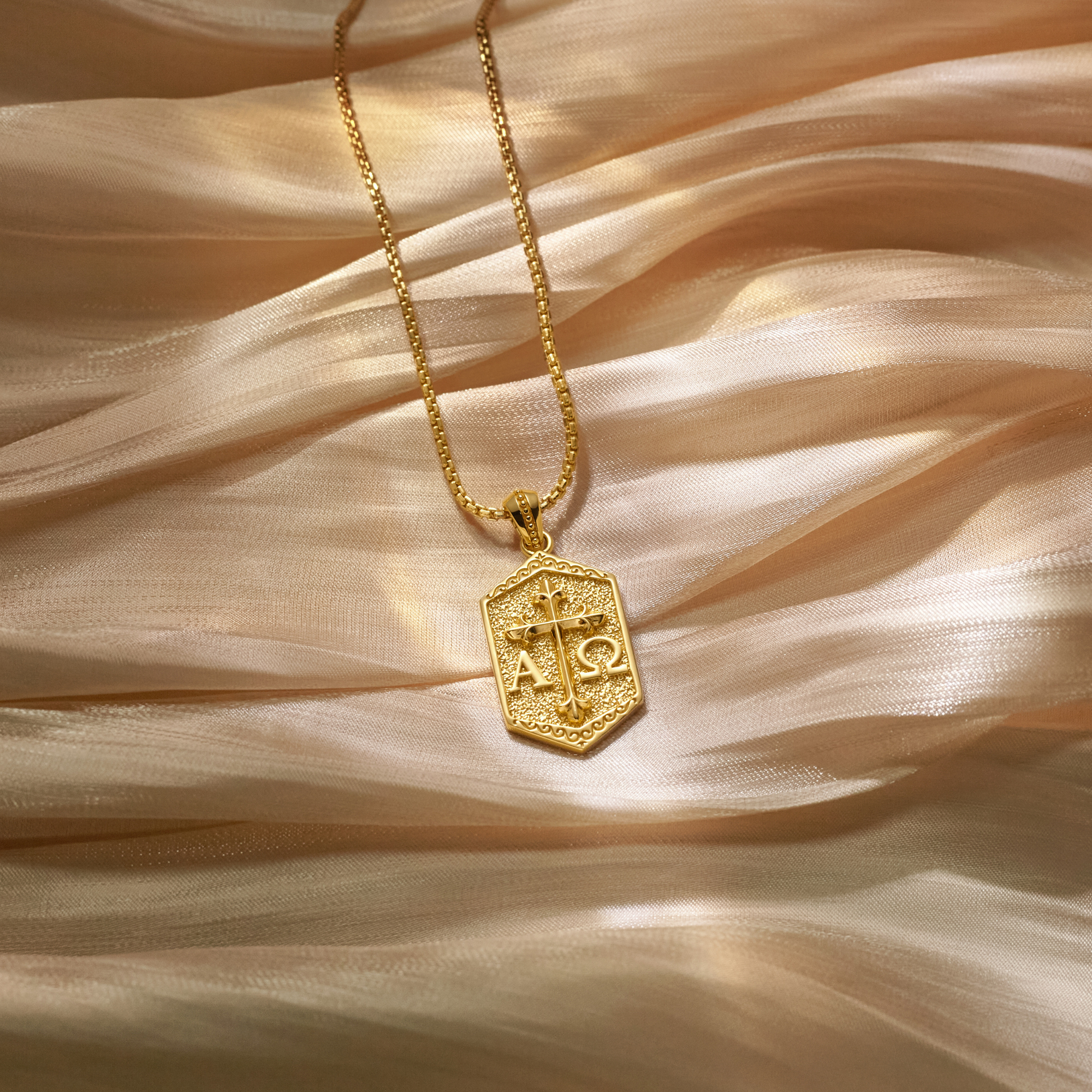 Collier médaillon croix alpha oméga hexagonal personnalisé