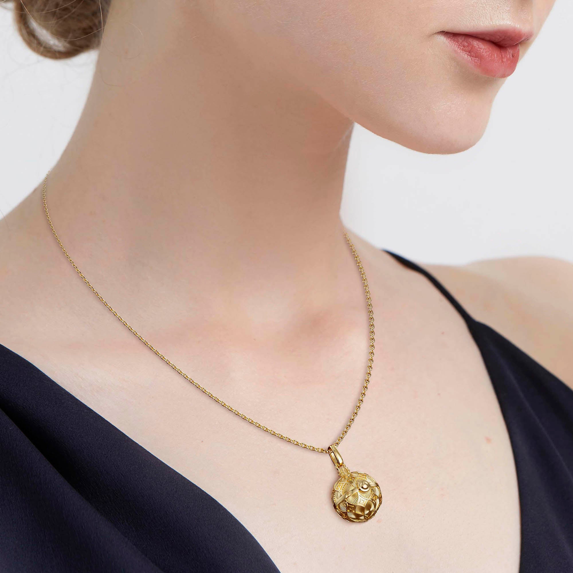 Good Luck Four Leaf Clover Amulet Christmas Ball Locket Pendant - vanimy