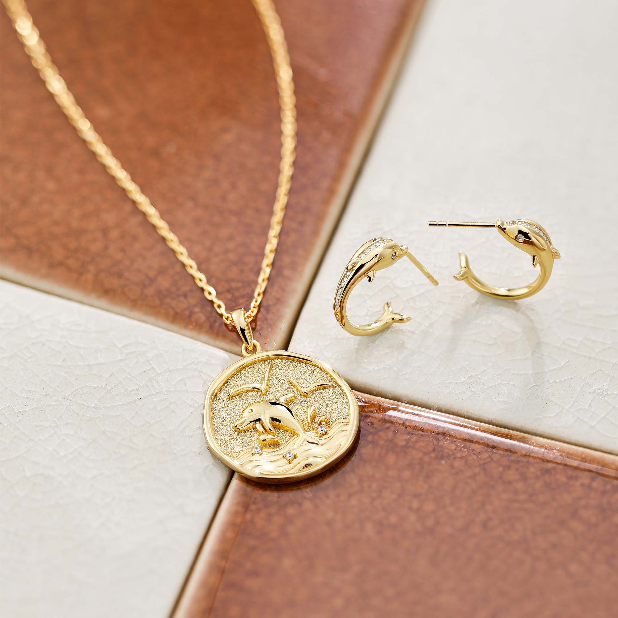 Collier avec pendentif dauphin danse de l'océan Promised Land
