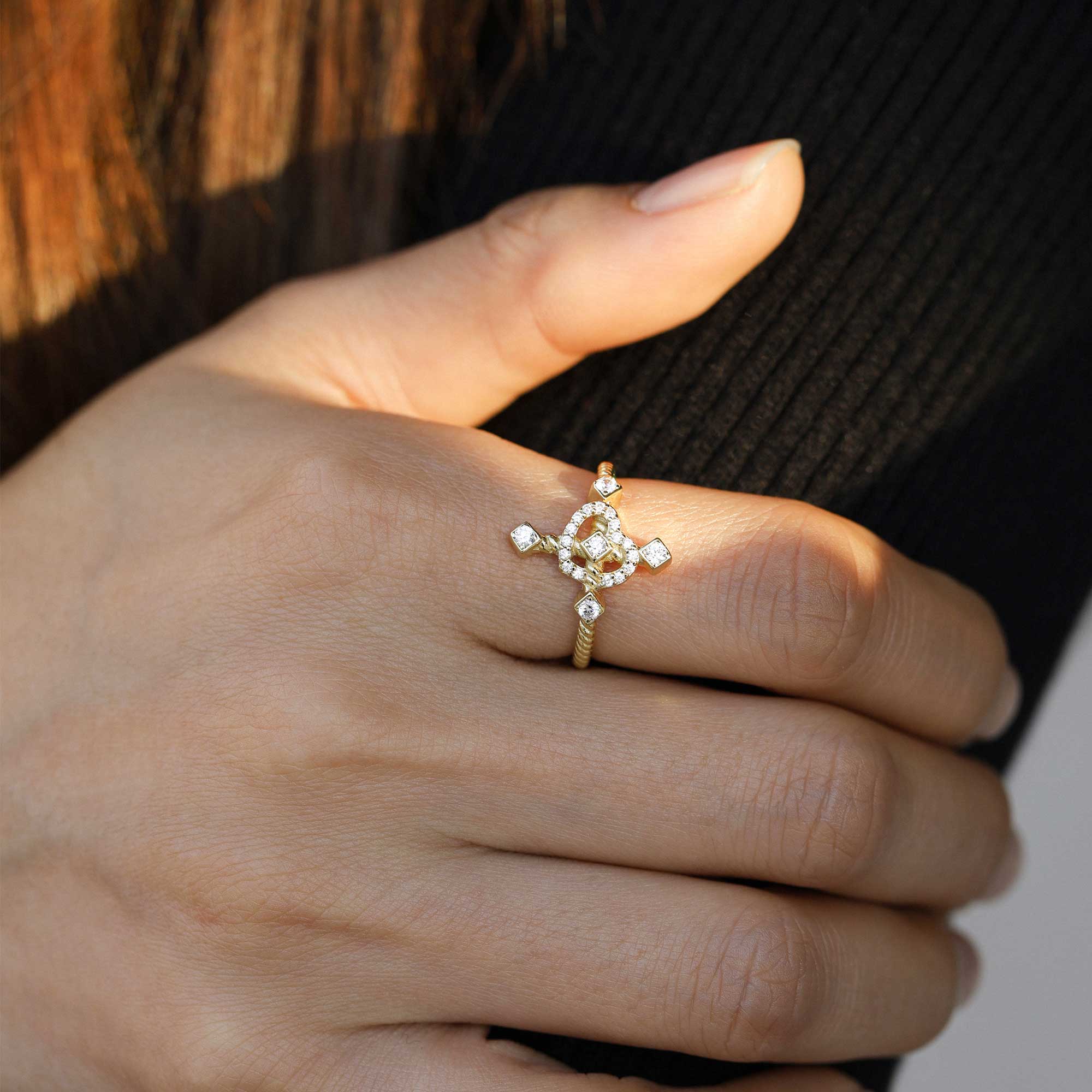 Kordelring mit Herz-Kreuz