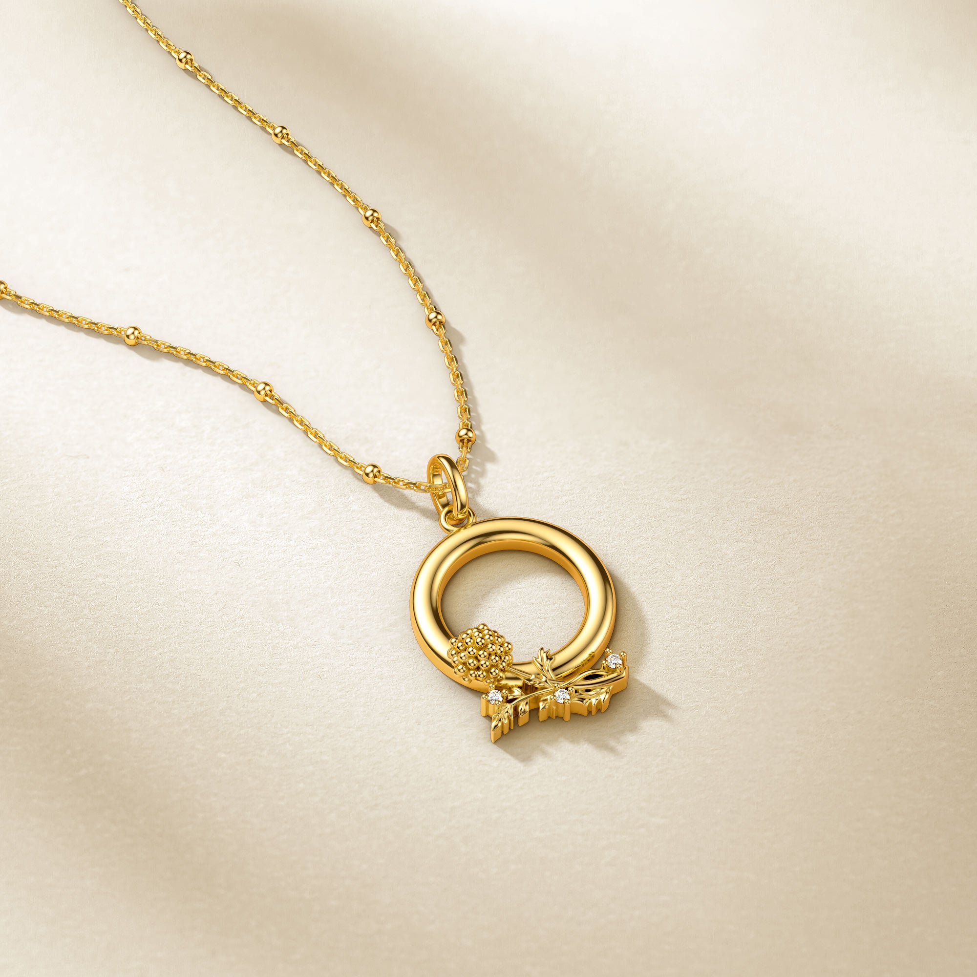 Queen Anne's Lace Blossom Letter Q Pendant - vanimy