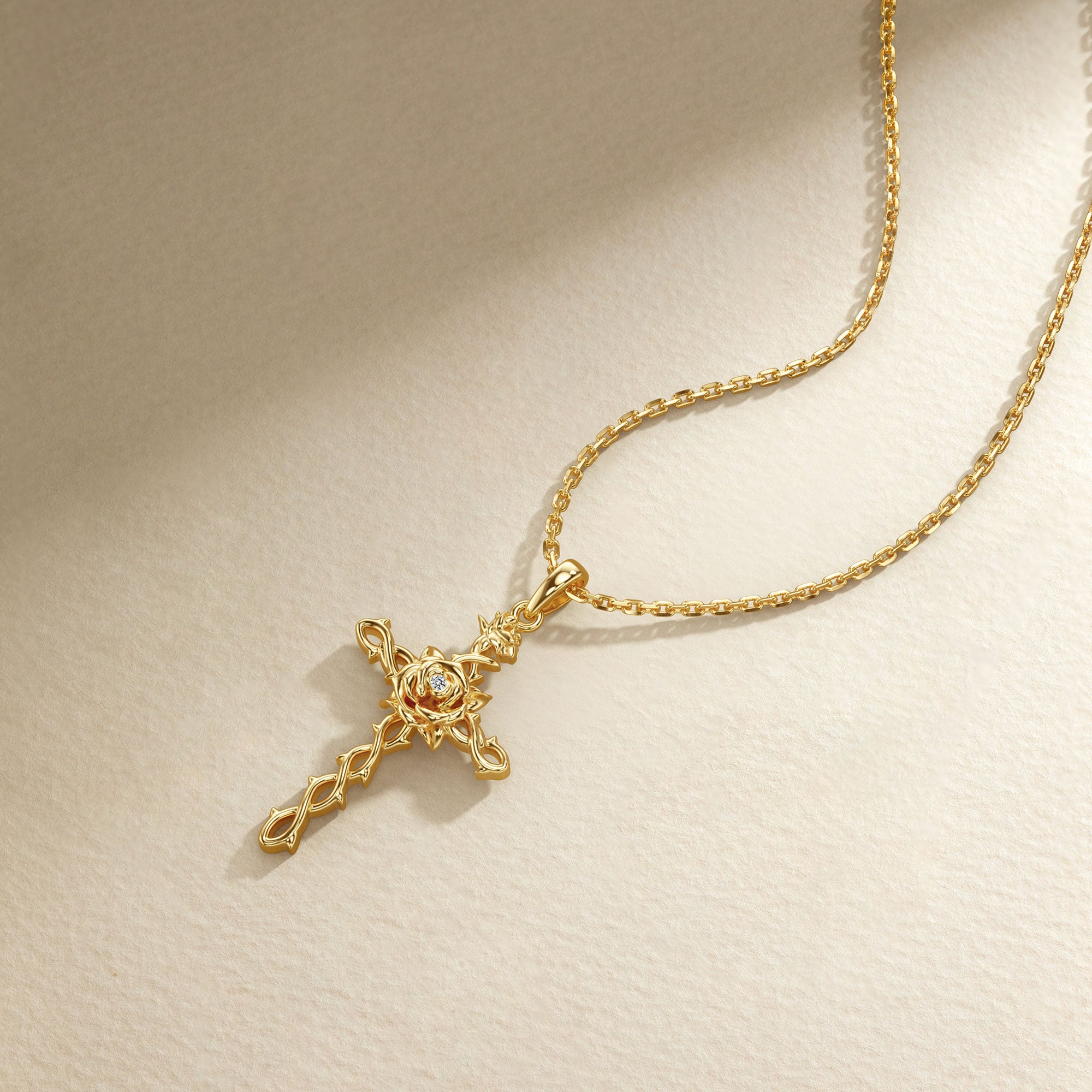 Collier de fleur de naissance avec croix florale et rose de juin