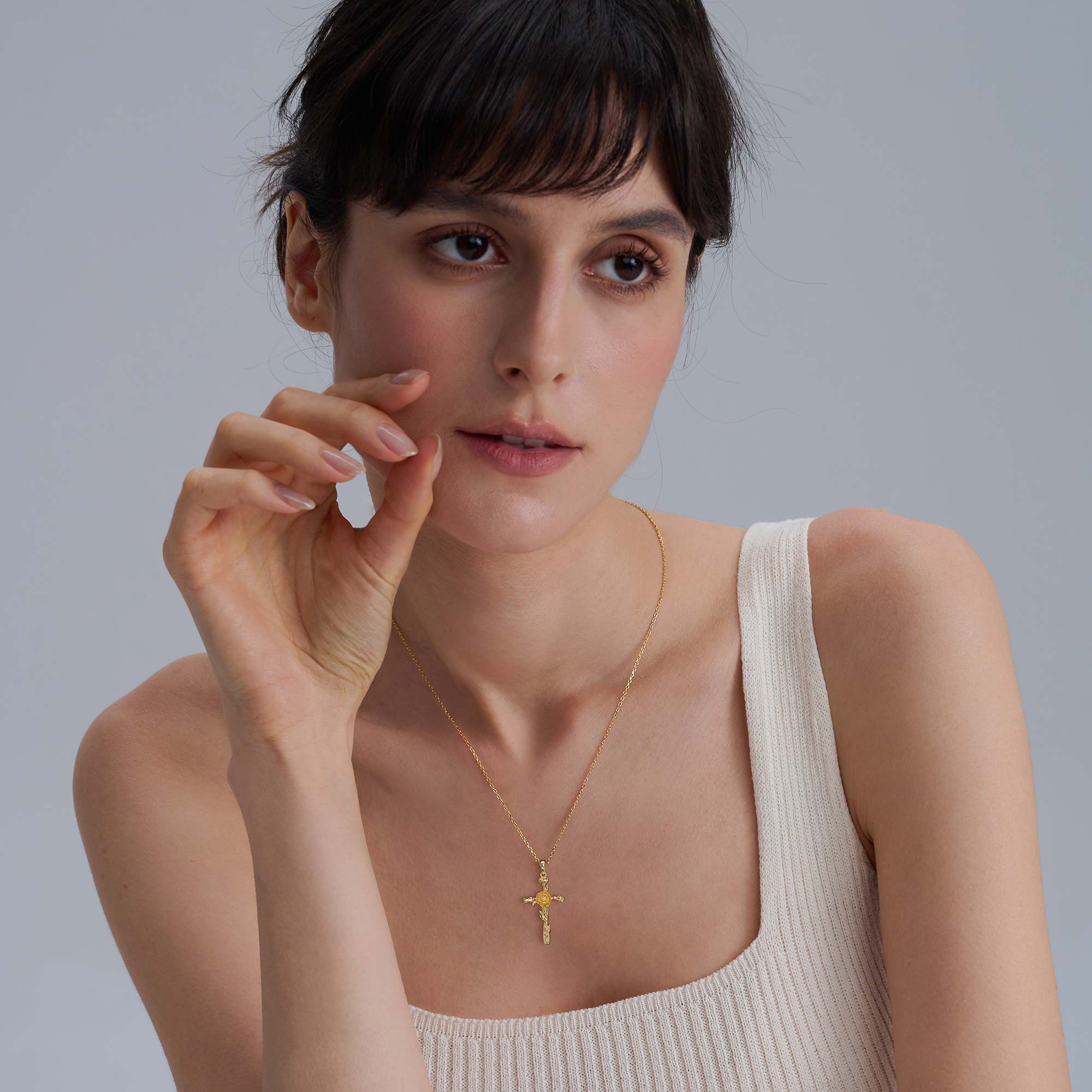 Collier de fleur de naissance avec croix florale et coquelicot d'août