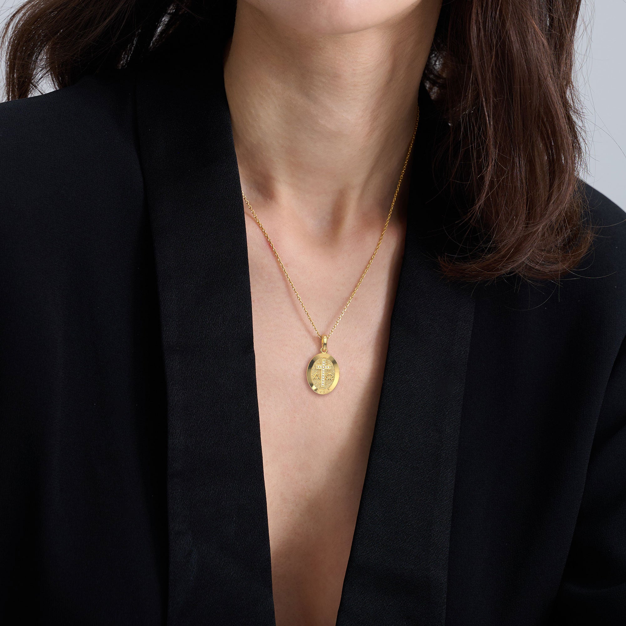 Collier avec pendentif médaillon Alpha Omega