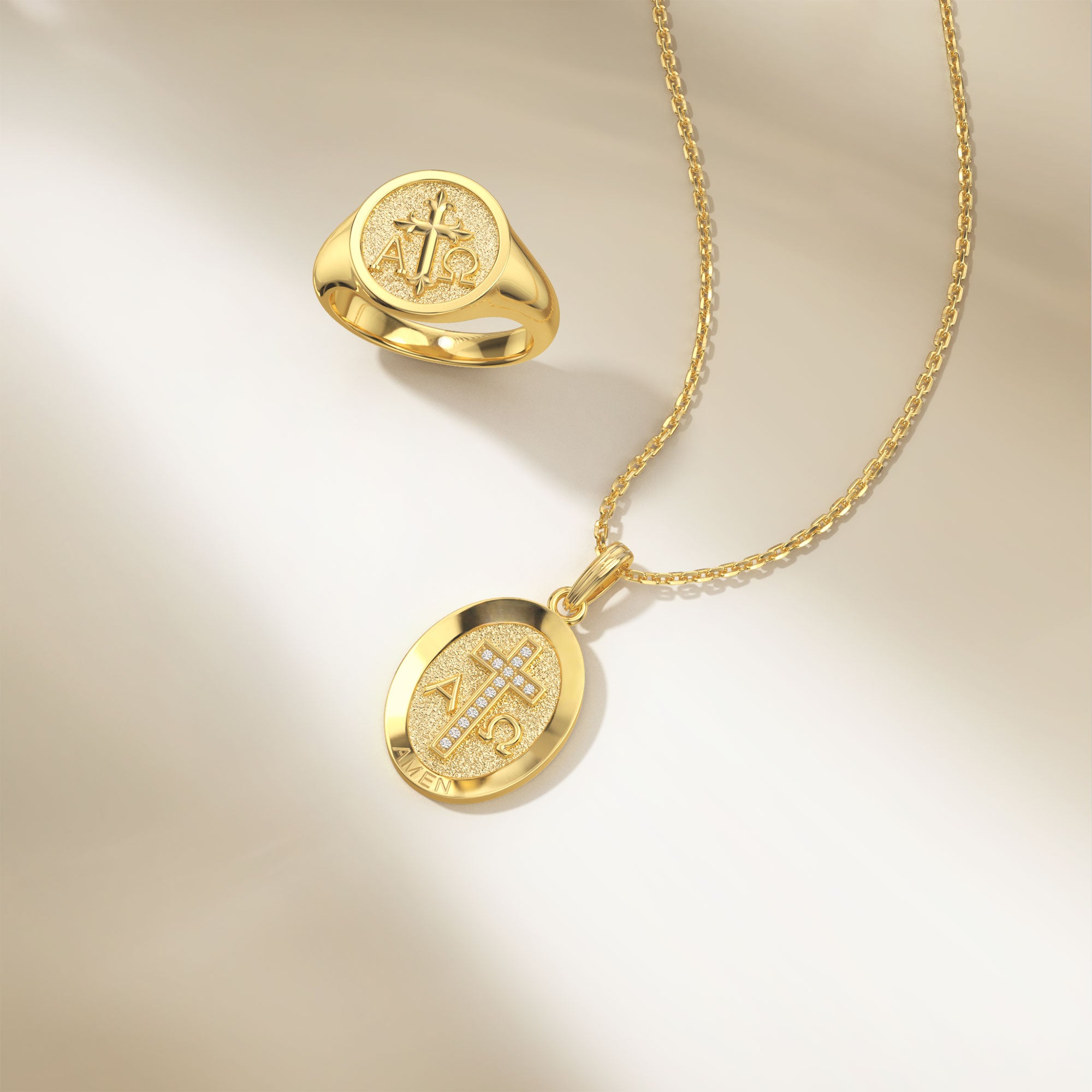 Collier avec pendentif médaillon Alpha Omega
