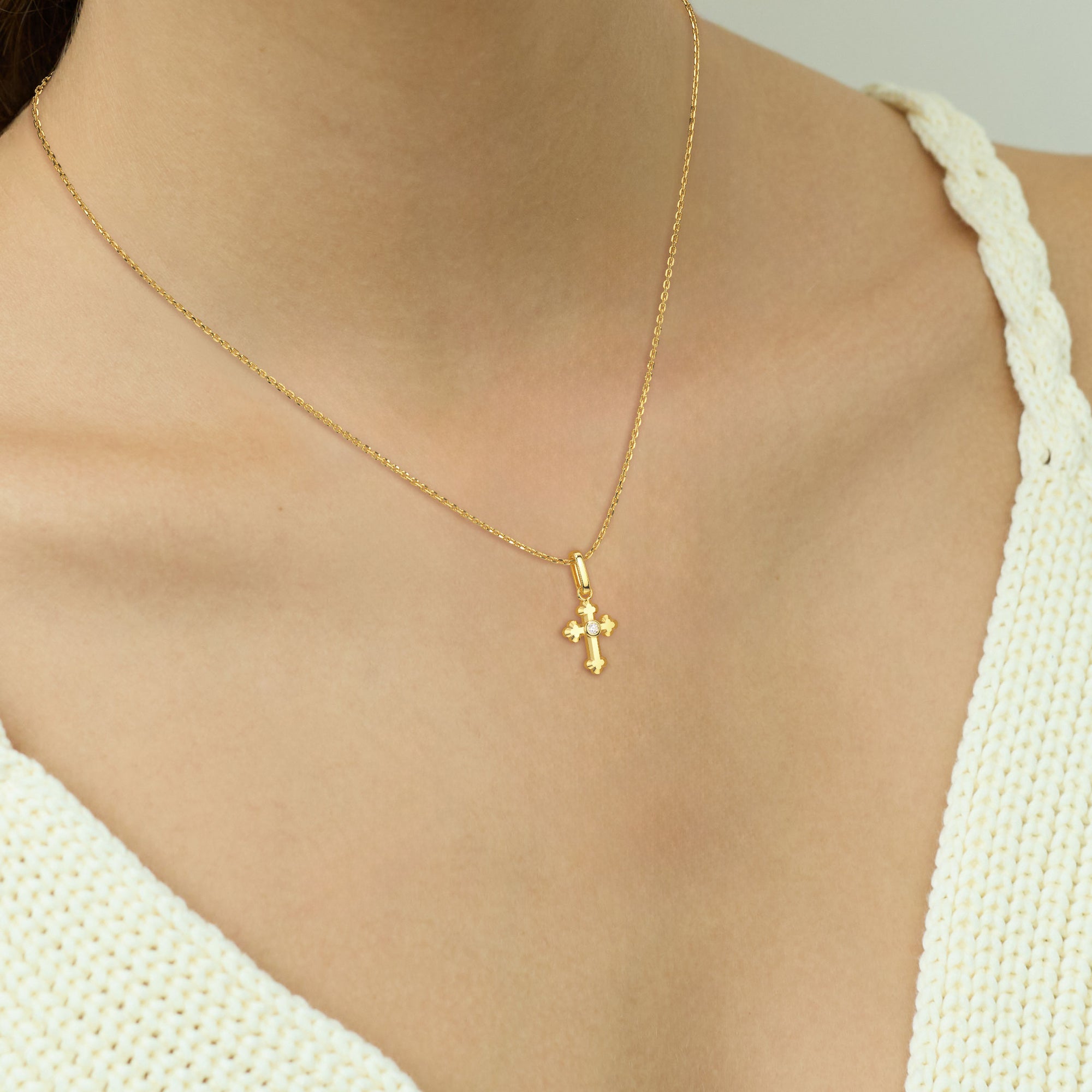 Pendentif à breloque en forme de croix florale