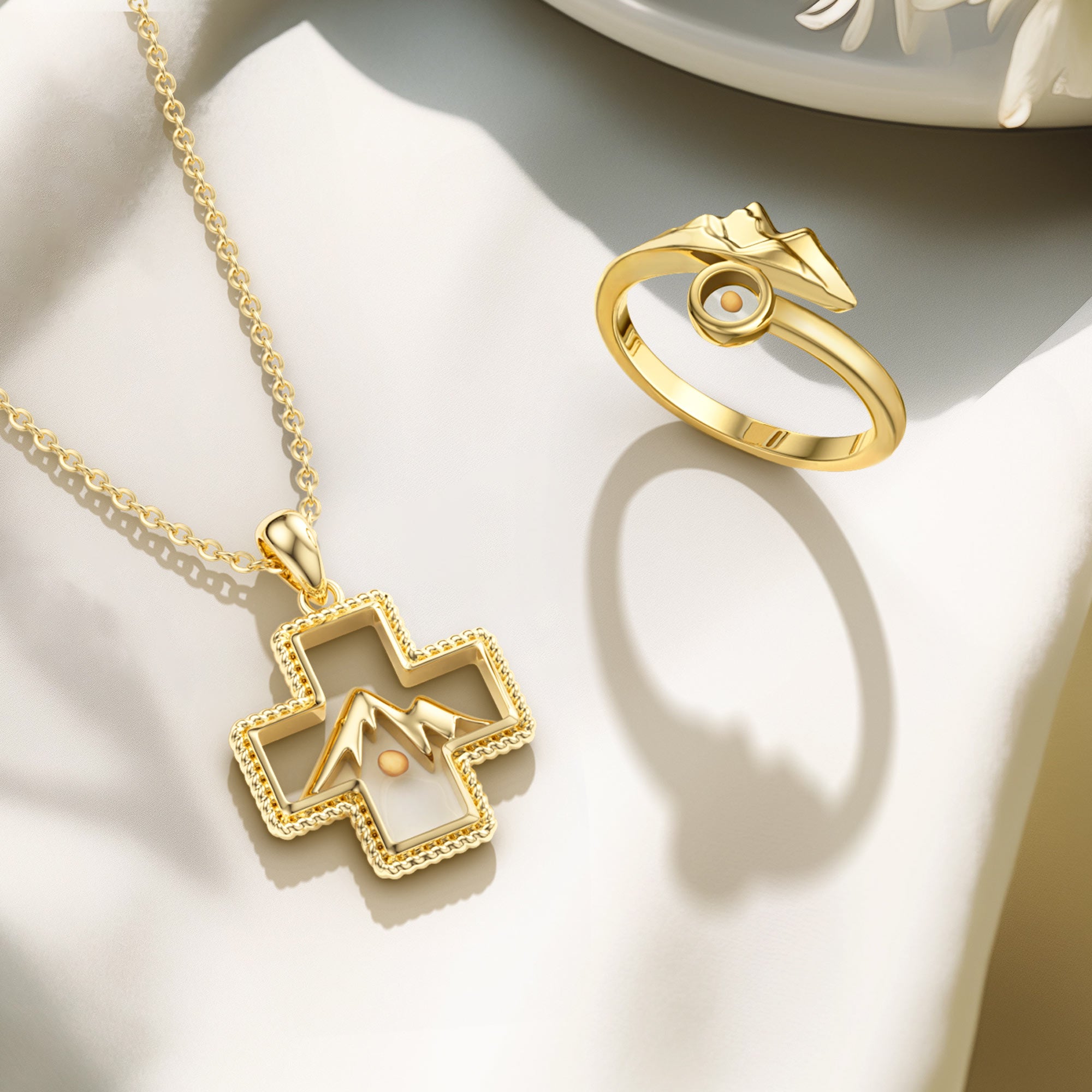 Mustard Seed Mountain Necklace - vanimy