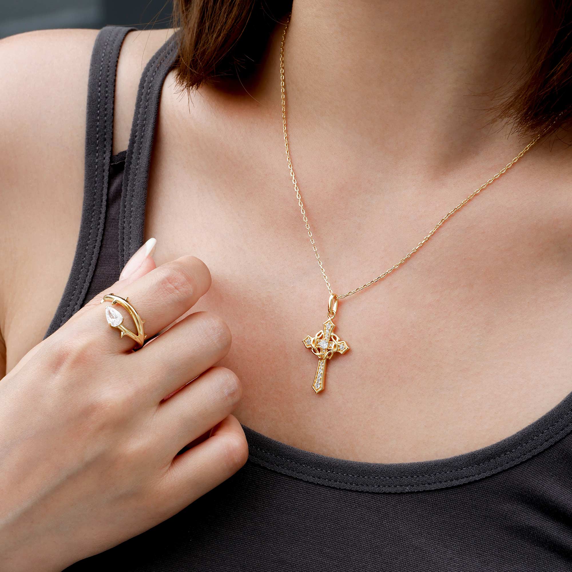 Statement-Ring „Thorns“ in Birnenform