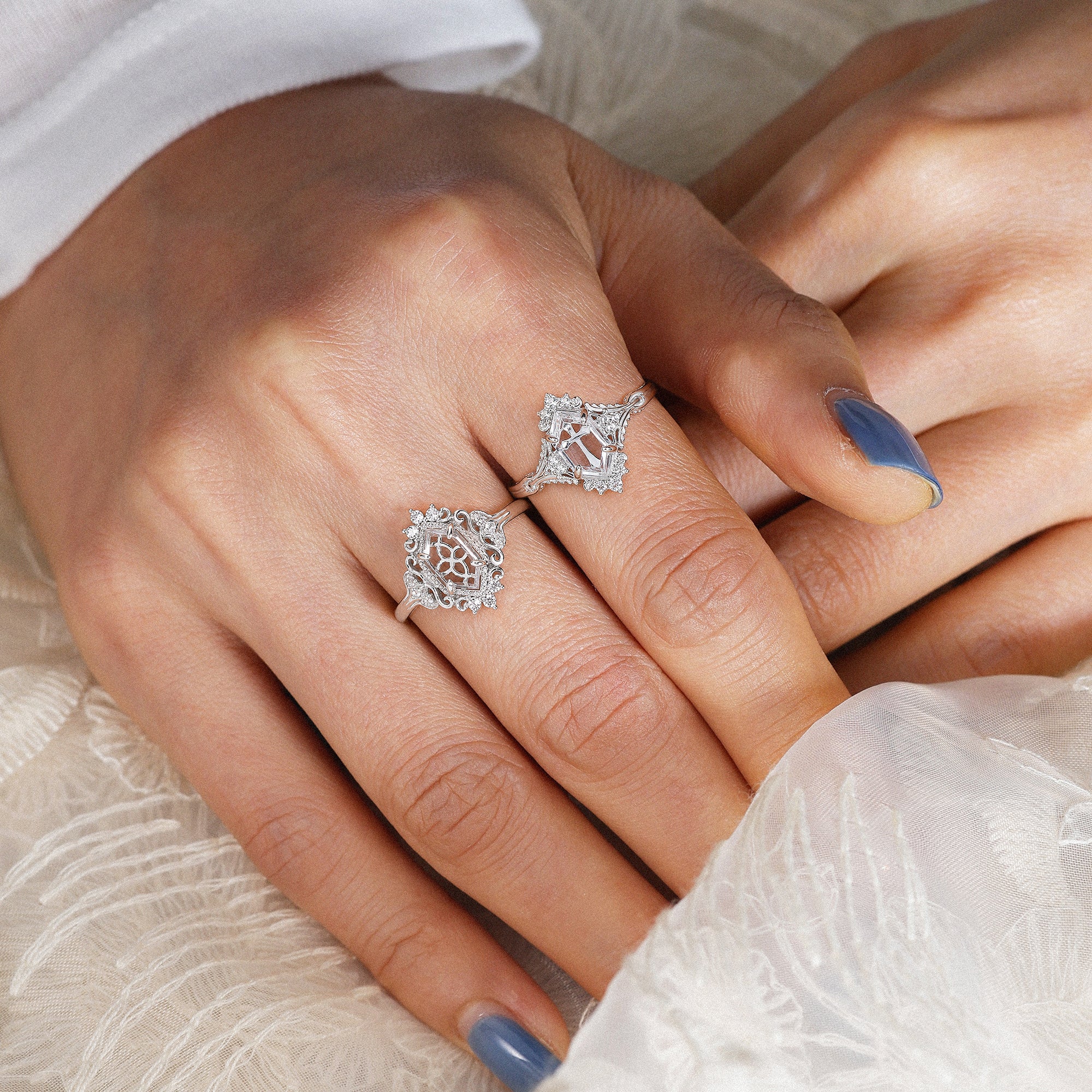 Lucent Cross Ring – vanimy